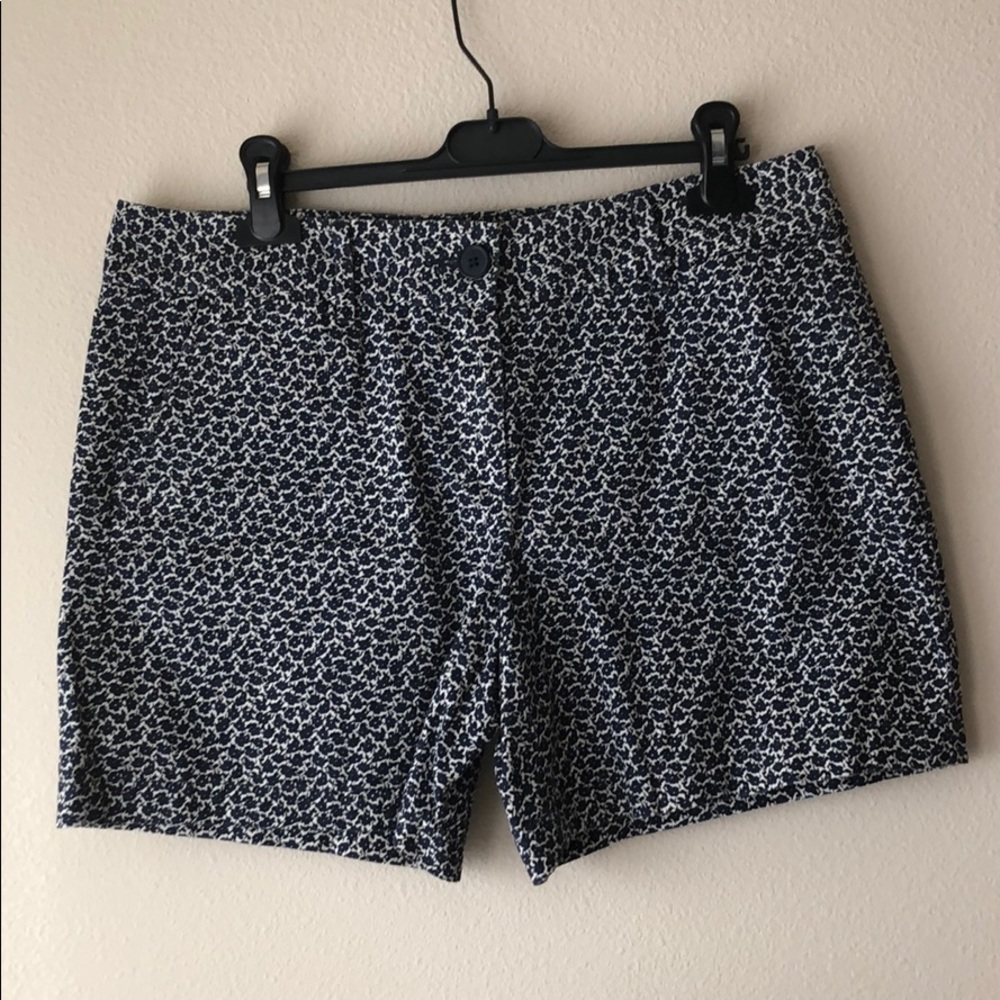 Ann Taylor LOFT Shorts, size 6. NWT